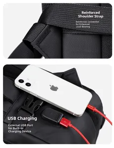 Détails des coutures renforcées de la bretelle et du port de charge USB sur le sac à dos