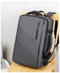 Détails du sac à dos business gris foncé montrant le port USB et la poignée