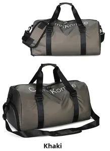 Détail du sac de sport kaki imperméable avec bandoulière et poche latérale zippée