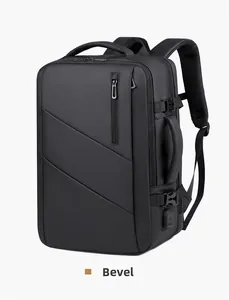 Détail du sac à dos professionnel extensible avec port USB et tissu imperméable noir