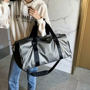 Borsa sportiva grigio argento impermeabile con manico e tracolla per viaggio e fitness