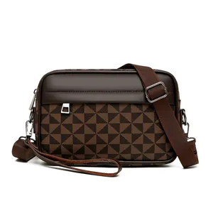 Bolso bandolera retro para hombre con patrón geométrico marrón y correa ajustable
