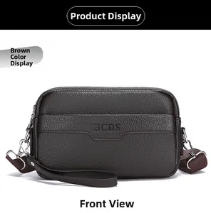Detail der braunen Ledertasche mit Litschi-Muster, HCDS-Logo und abnehmbarem Gurt
