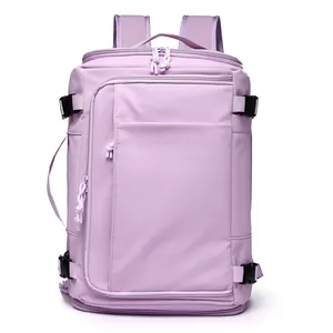 Mochila de viaje violeta claro de gran capacidad con múltiples compartimentos y hebillas