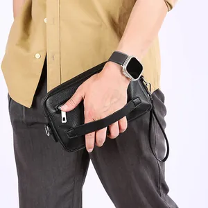 Premium zwarte leren crossbodytas voor heren met kiezelstructuur en handige polsband