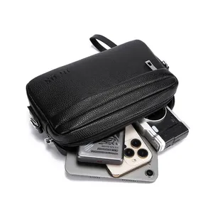 Borsa da petto da uomo in pelle PU nera con motivo litchi e spazio per dispositivi digitali