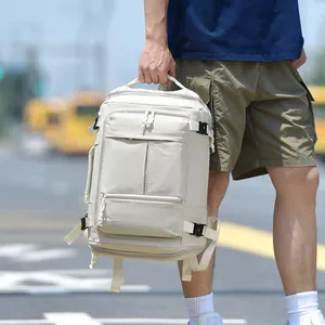 Μινιμαλιστικό μπεζ σακίδιο πλάτης με αδιάβροχο ύφασμα και πολλαπλές θήκες