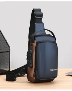 Gros plan sur le sac bandoulière homme avec serrure antivol sécurisée à trois chiffres