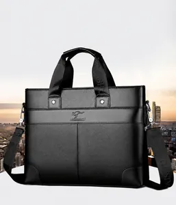 Detail einer schwarzen Laptoptasche aus Leder mit Tragegriff und Marken-Schultergurt