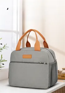 Détail du sac à déjeuner isotherme avec poignées oranges montrant une grande capacité