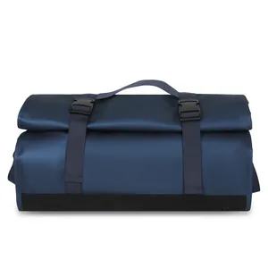Bolso de viaje impermeable azul marino de gran capacidad con cierre enrollable y asas