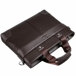 Maletín para hombre en cuero texturizado marrón oscuro con asas y logotipo grabado