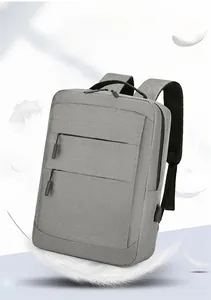 Détail du sac à dos oxford imperméable gris chiné avec zips frontaux et port USB externe