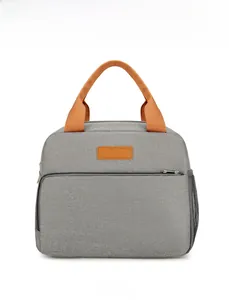 Détail du sac à lunch isotherme gris avec poignées orange, poche zippée et filet latéral
