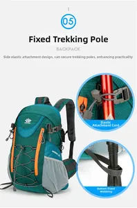 Détail du système de fixation pour bâtons sur le sac à dos de randonnée 40L vert foncé