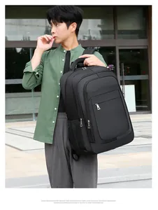 Détails du design à compartiments multiples et du tissu Oxford durable de ce sac à dos noir