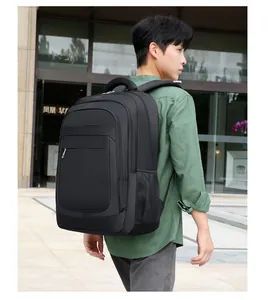 Détail du sac à dos business noir avec poches latérales en filet et poignée robuste