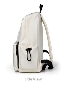 Vue latérale du sac à dos blanc cassé avec poche à cordon noir et détails zippés