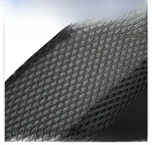 Détail macro de la bandoulière respirante en mesh 3D pour sac à dos professionnel en Oxford