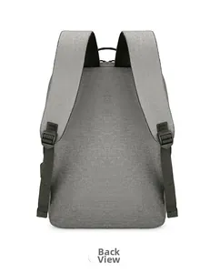 Détail des bretelles en maille respirante et du port USB sur un sac à dos gris moderne