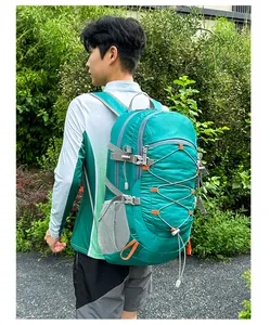 Mochila de senderismo azul cian en nailon ligero con correas ergonómicas para montaña