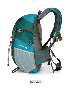Vue latérale d'un sac à dos de randonnée 40L en bleu-vert avec dos en maille respirante