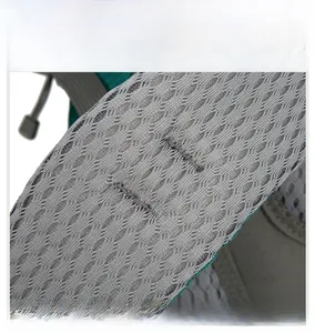 Gros plan sur les bretelles en maille respirante du sac à dos pour un confort optimal
