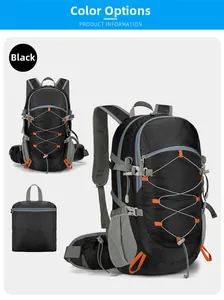 Detalle de mochila de senderismo negra con malla gris y detalles en naranja vibrante