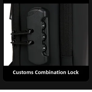 Détail du cadenas TSA sur un sac bandoulière antivol noir avec fermeture à combinaison