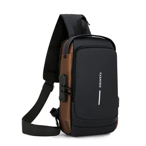 Sac bandoulière étanche pour homme avec port USB et serrure à code en noir et marron