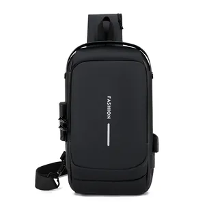 Sac de poitrine noir antivol avec serrure à combinaison et texte de mode blanc