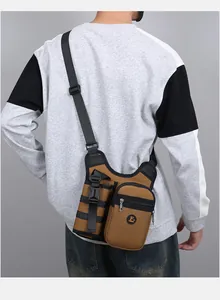Detailansicht der khakifarbenen taktischen Trinkflaschentasche mit dem F+ Fashion Logo