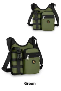 Detailansicht der armeegrünen taktischen Brusttasche mit robustem Nylon und MOLLE-System