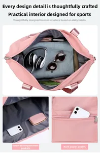 Dettagli borsa fitness rosa con ampio scomparto principale e tasche interne a strati