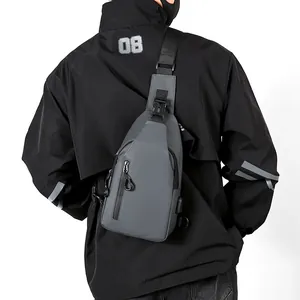 Bandolera impermeable gris para hombre con puerto USB y correa ajustable cómoda