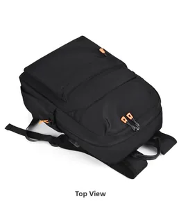 Vista dall'alto dello zaino in nylon nero impermeabile con cerniere arancioni e spallacci