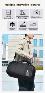 Détail du sac de voyage montrant le matériau imperméable et le compartiment à chaussures