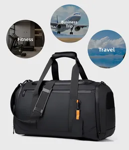 Détail du sac de voyage noir imperméable montrant le tissu durable et la fermeture