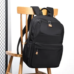 Zaino casual nero da viaggio con dettagli arancioni e scomparti multiuso ad alta capacità