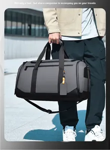Détail du sac de voyage avec séparation humide-sec et compartiment à chaussures