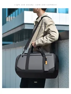 Détail du sac de sport gris avec compartiment chaussures et zips orange pour gym ou voyage