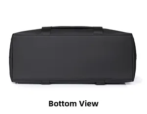 Vista dettagliata del fondo della borsa da viaggio nera in nylon resistente e impermeabile