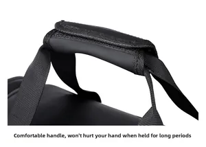 Détail de la poignée ergonomique rembourrée et de la sangle en nylon du sac