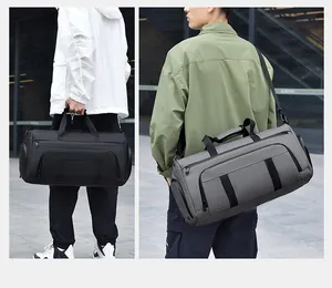Duo-Ansicht großer schwarzer und grauer Reisetaschen mit Nass-Trocken-Trennung