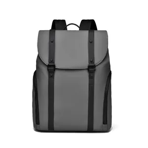 Sac à dos gris minimaliste et imperméable avec finition mate et boucles noires