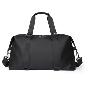 Grande borsa da viaggio nera impermeabile con manici rinforzati e tracolla regolabile