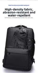 Detalle del tejido Oxford impermeable de alta densidad en la mochila de negocios