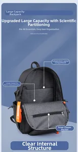 Détail du sac à dos avec compartiment pour ordinateur et doublure à rayures noires