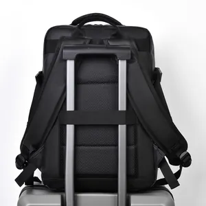 Mochila de viaje impermeable con correa para equipaje y acolchado de malla transpirable