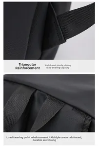 Détail du renfort triangulaire et des coutures de charge sur le sac à dos noir pour ordinateur